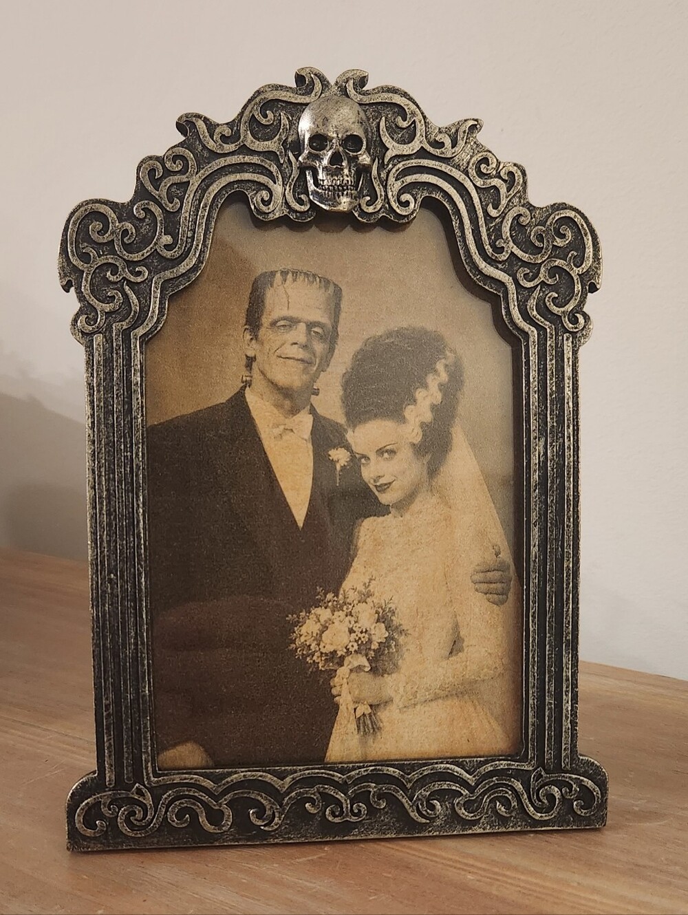 Isaac Jacobs Gothic Skull 4x6 Picture Frame Frankenstein Bride Halloween Horror